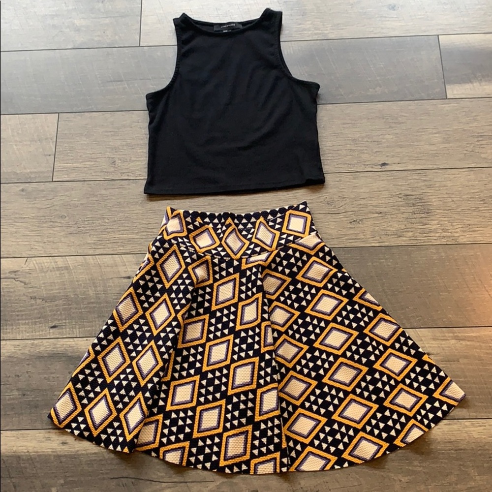 Pleated geometric print skirt